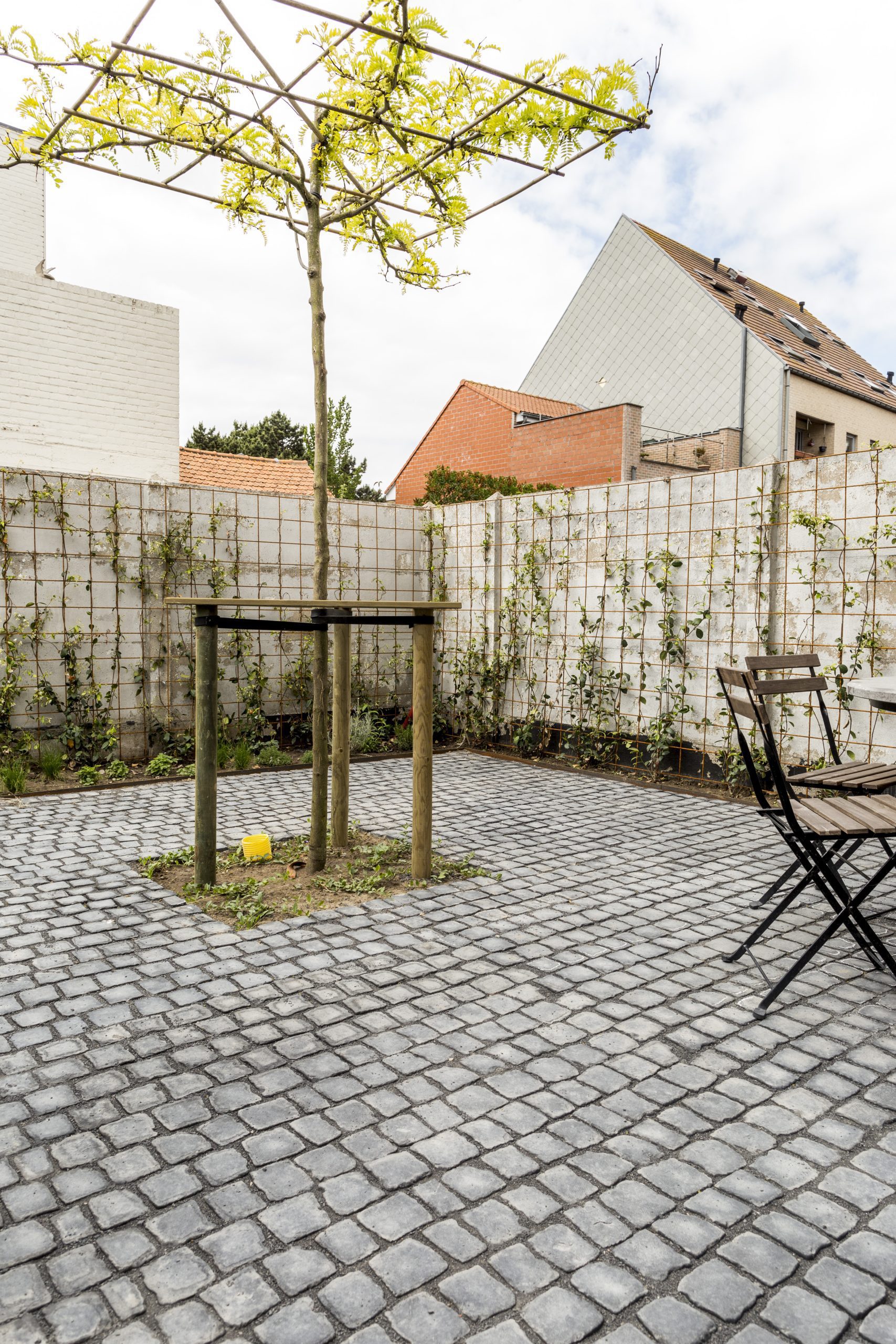 Terras met Carpet Stones