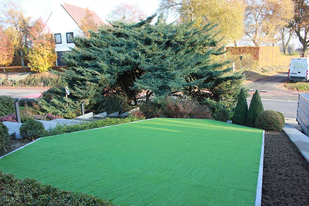 Afgewerte tuin met kunstgras drainbase platen