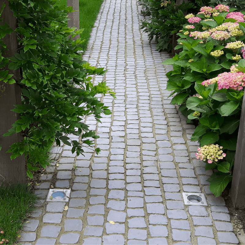 Klinkers op net (recht) gebruiken voor een wandelpad of tuinpad