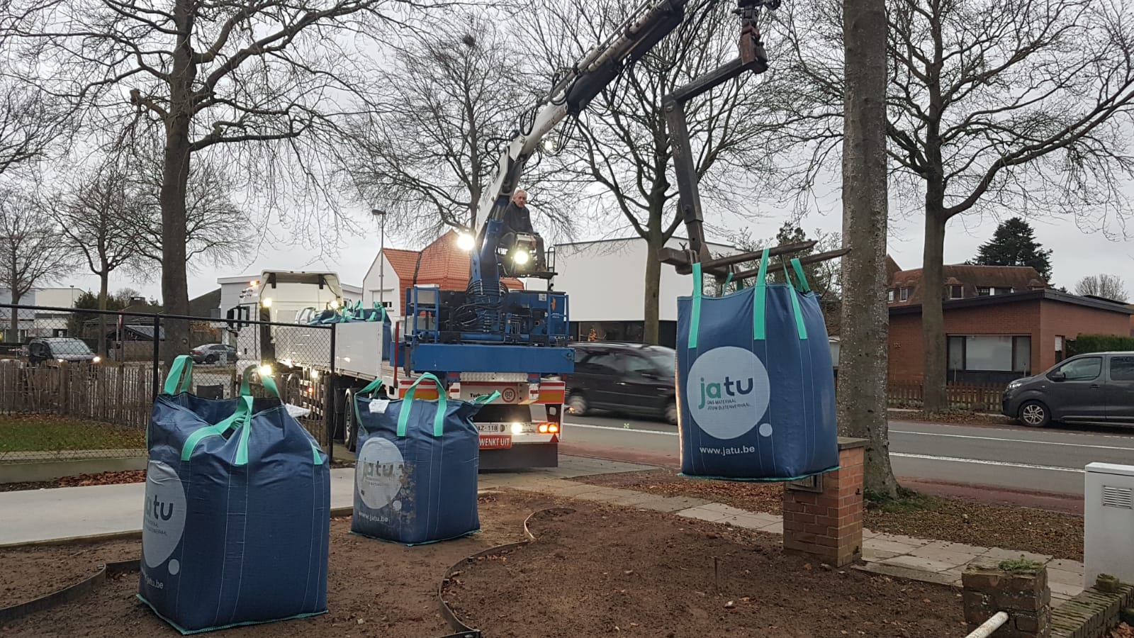 Tuinproject met bodembedekking en siergrind, zorgeloze levering aan huis - Jatu.be