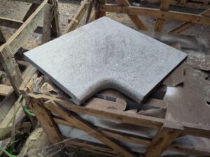 Zwembadrand Graniet Gebrand/binnenhoek/neus 35/50 X 35/50 X 3/5 (stuk)